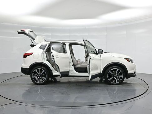 Used 2019 Nissan Rogue Sport SL w/ Premium Package image 5