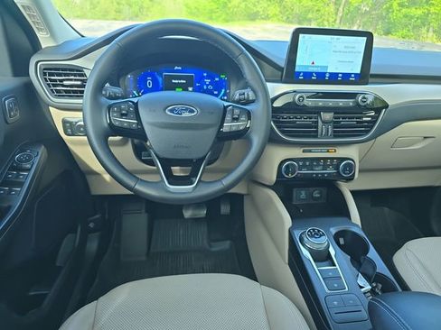 Used 2022 Ford Escape SEL w/ Technology Package FWD image 18