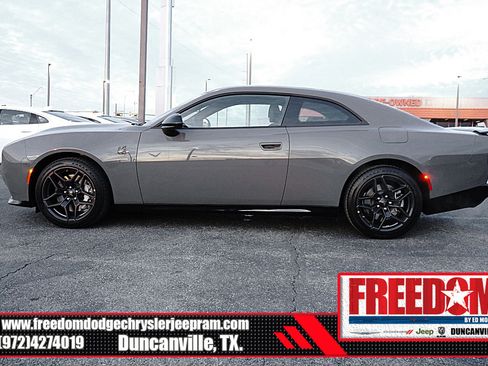 New 2026 Dodge Charger Daytona Scat Pack image 2