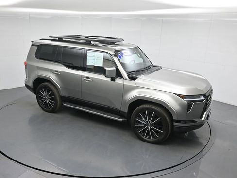 Used 2025 Lexus GX 550 image 43