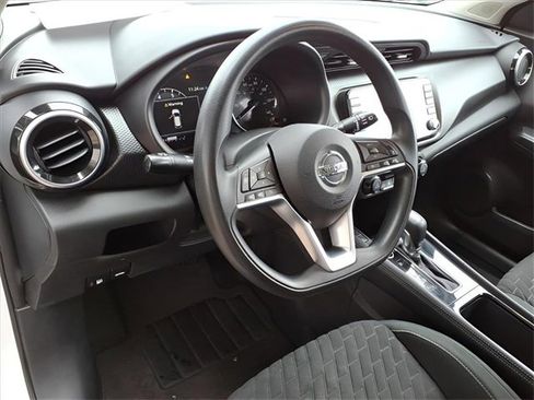 Used 2021 Nissan Kicks SV image 14