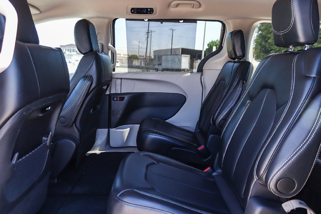 Used 2024 Chrysler Pacifica Touring-L FWD image 20