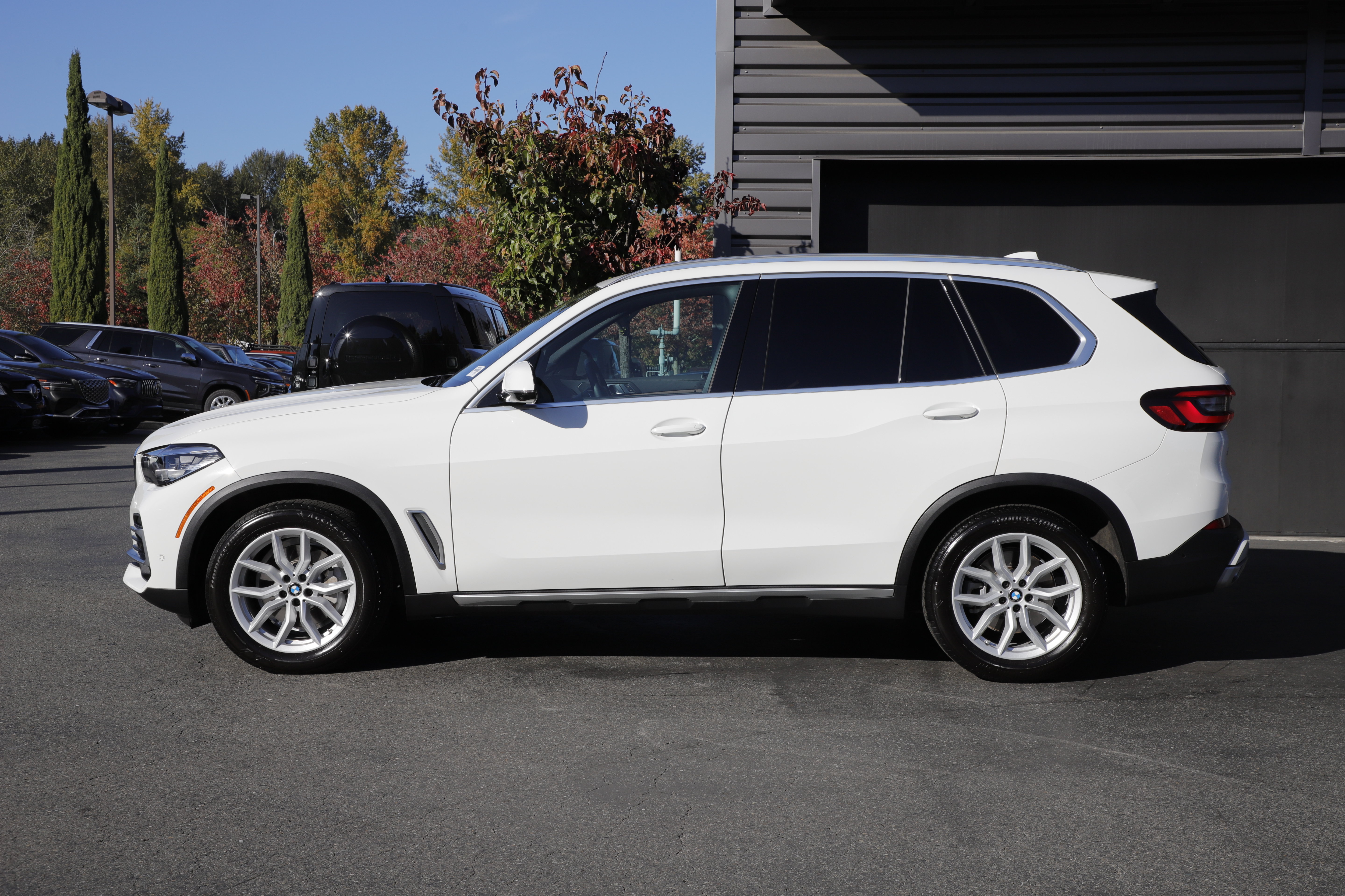 Used 2023 BMW X5 xDrive40i w/ Premium Package AWD/4WD image 5