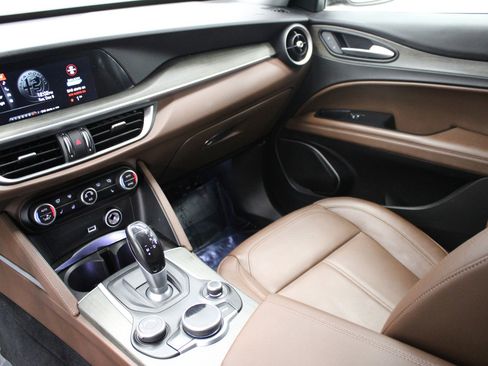 Used 2019 Alfa Romeo Stelvio Ti image 23