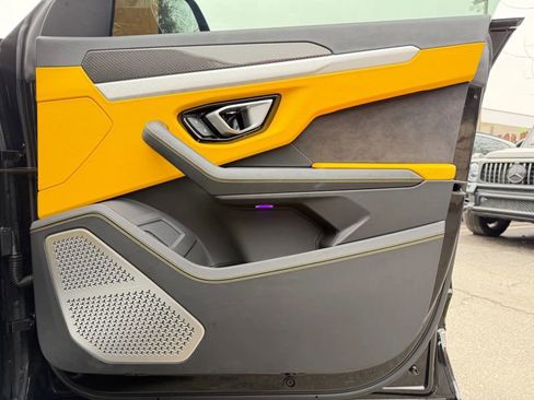 Used 2021 Lamborghini Urus image 30