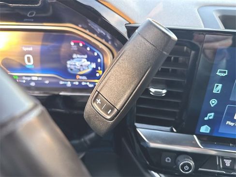 Used 2025 Chevrolet Silverado 2500 LTZ w/ LTZ Premium Package image 16