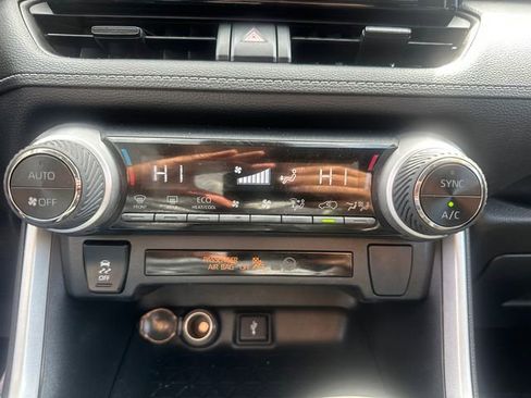 Used 2022 Toyota RAV4 LE image 37