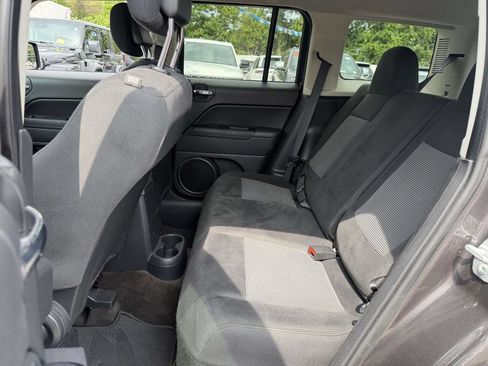 Used 2015 Jeep Patriot Latitude AWD/4WD image 18