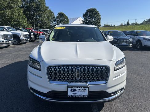Used 2023 Lincoln Nautilus Reserve AWD/4WD image 2