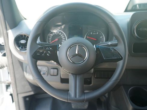 Used 2025 Mercedes-Benz Sprinter 2500 image 10