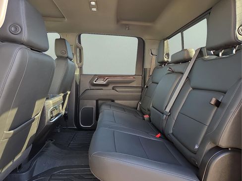 Used 2025 GMC Sierra 2500 SLT w/ SLT Premium Package image 10