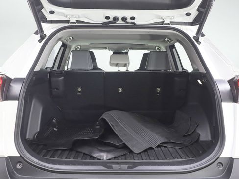 Used 2022 Toyota RAV4 XLE Premium image 9