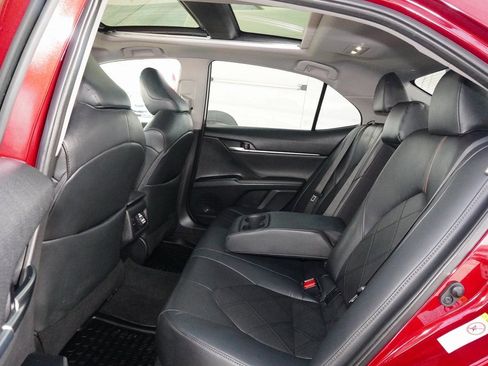 Used 2019 Toyota Camry XLE image 27