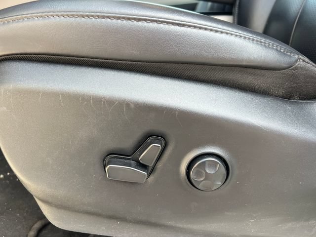 Used 2023 Chrysler Pacifica Touring-L FWD image 10