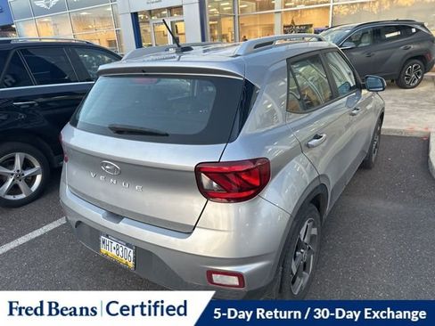 Used 2023 Hyundai Venue SEL image 9
