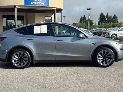 Used 2026 Tesla Model Y 2WD image 4