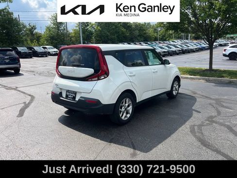 Certified 2022 Kia Soul LX w/ Technology Package FWD image 5