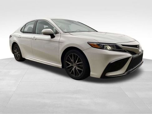Used 2024 Toyota Camry SE image 5