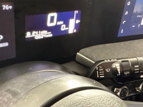 Used 2025 Nissan Kicks SV FWD image 29