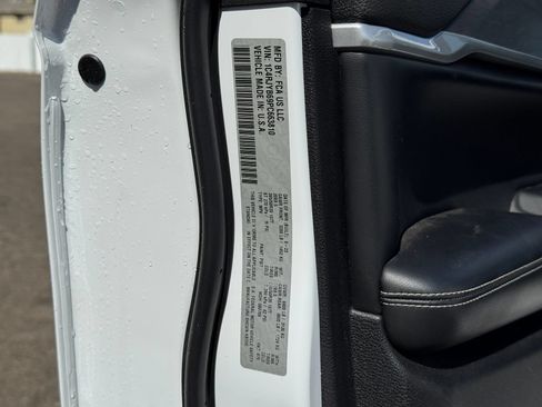 Used 2023 Jeep Grand Cherokee 4WD 4xe image 38