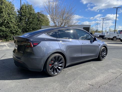 Used 2022 Tesla Model Y Performance image 9