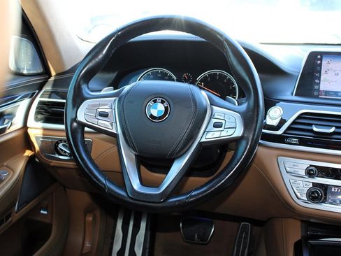 Used 2018 BMW 740i image 14
