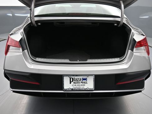 Certified 2025 Hyundai Elantra SEL image 21
