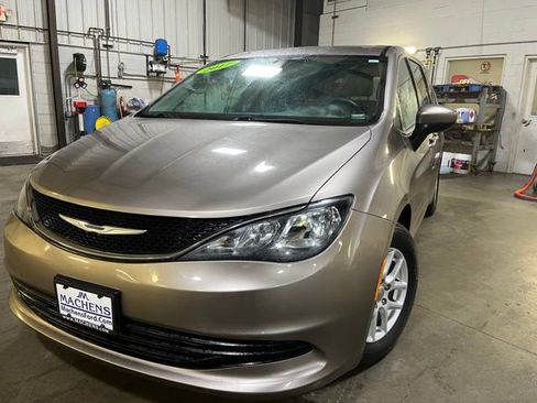 Used 2017 Chrysler Pacifica LX FWD image 1