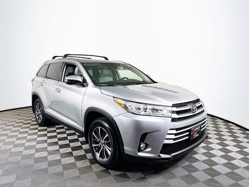 Used 2019 Toyota Highlander XLE AWD/4WD image 1