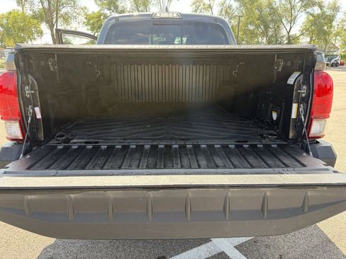 Used 2019 Toyota Tacoma TRD Sport AWD/4WD image 27