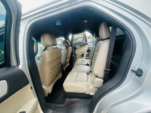 Used 2013 Ford Explorer XLT FWD image 16