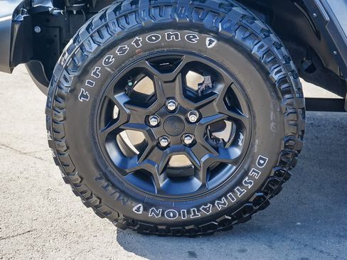 Used 2023 Jeep Wrangler Unlimited w/ Sun & Screen Package image 9