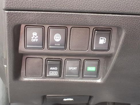 Used 2020 Nissan Rogue S image 16