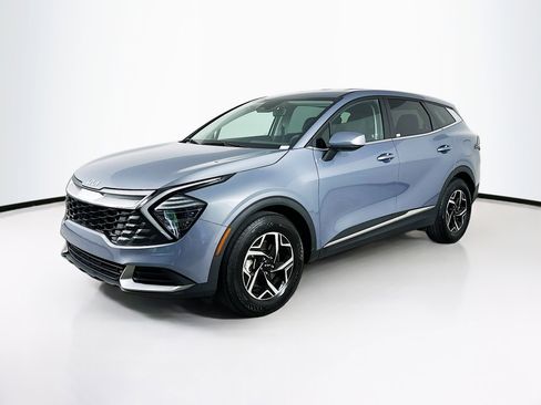Used 2025 Kia Sportage LX FWD image 3