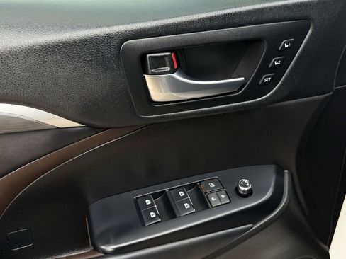 Used 2019 Toyota Highlander Limited Platinum image 28