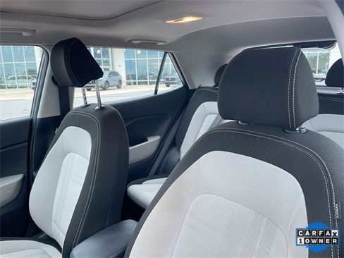 Used 2023 Hyundai Venue SEL image 14