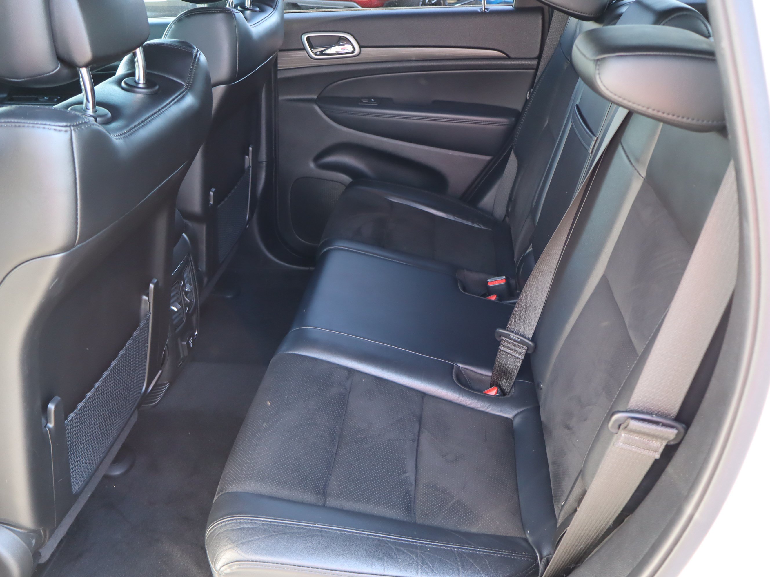Used 2022 Jeep Grand Cherokee Laredo X AWD/4WD image 30