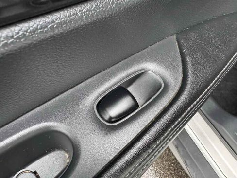 Used 2018 Nissan Rogue SV w/ Premium Package image 42