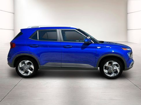 Used 2025 Hyundai Venue SEL FWD image 9