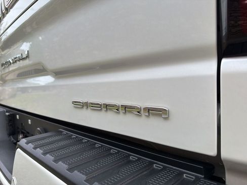 Used 2023 GMC Sierra 1500 Denali w/ Technology Package AWD/4WD image 11
