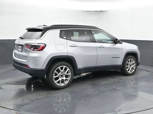 Used 2025 Jeep Compass Limited AWD/4WD image 2