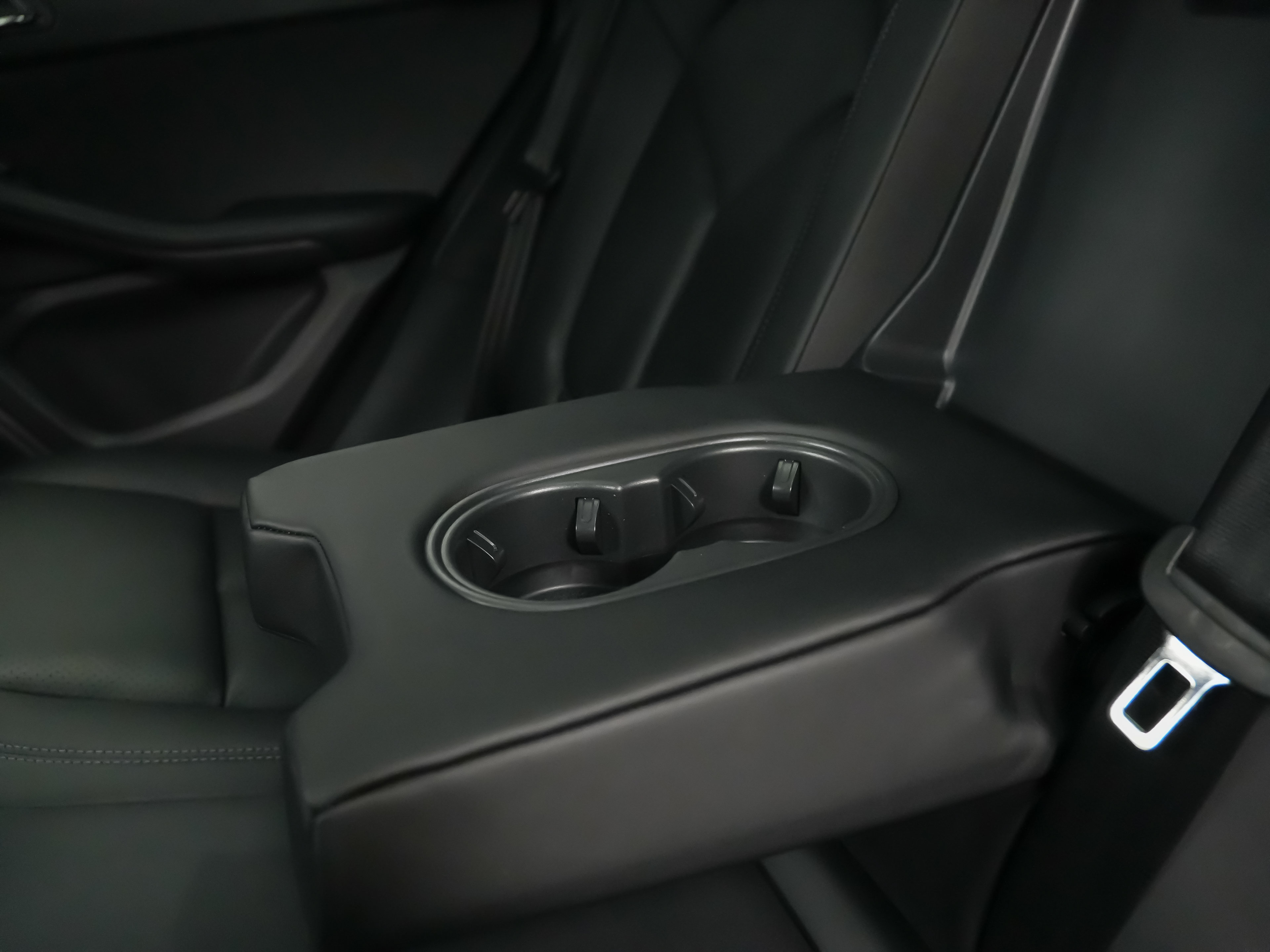 Certified 2026 Porsche Macan AWD/4WD image 19
