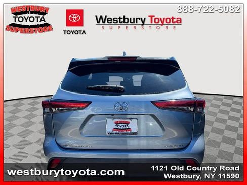 Used 2021 Toyota Highlander XLE AWD/4WD image 7
