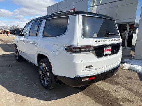 Used 2023 Jeep Grand Wagoneer Series III image 8