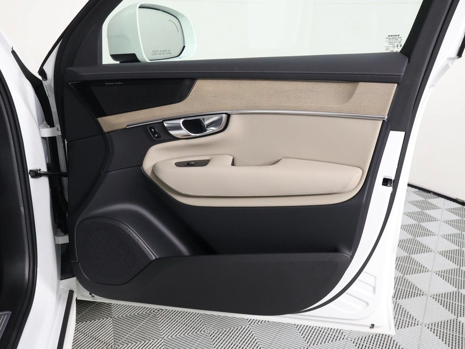 Certified 2026 Volvo XC90 B6 Plus w/ Protection Package AWD/4WD image 21