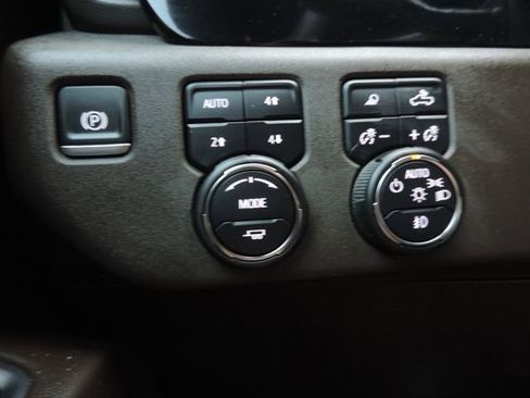 Used 2024 Chevrolet Silverado 2500 LTZ w/ LTZ Convenience Package image 26