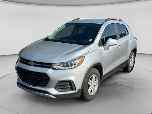 Used 2020 Chevrolet Trax LT w/ LT Convenience Package FWD image 1