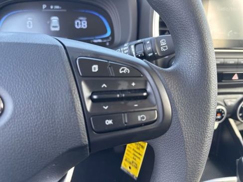 Used 2025 Hyundai Venue SE image 15