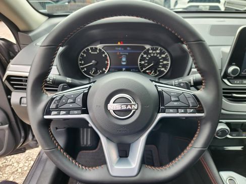 Certified 2025 Nissan Altima 2.5 SR AWD/4WD image 9