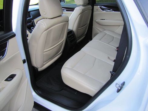 Used 2017 Cadillac XT5 Luxury image 19